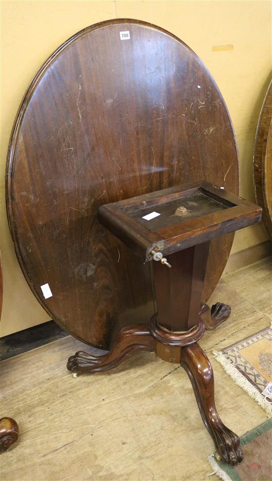 Victorian Irish oval loo table(-)